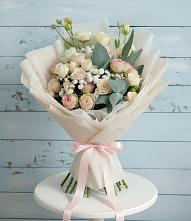 Букет цветов из:  Розы и Лизиантусы в Челябинске