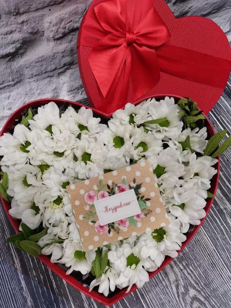 Цветочная композиция из Хризантемы в виде сердца в Челябинске